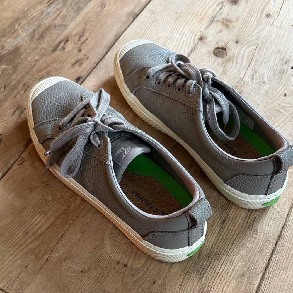 Cariuma Gray Women's Sneakers